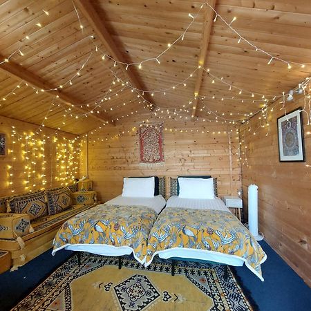 Bed and Breakfast Pilgrims Of The Goddess Гластонбери Экстерьер фото