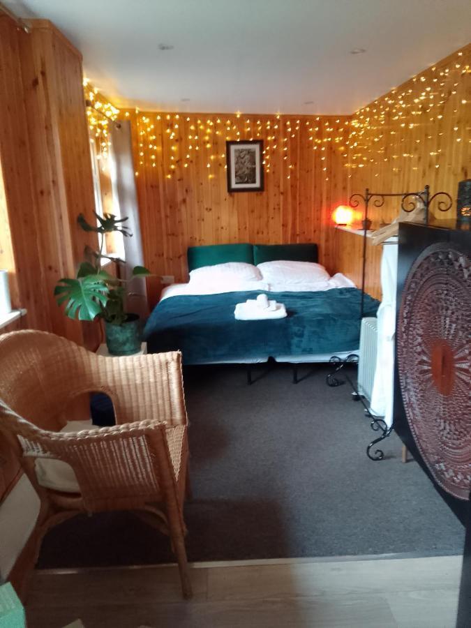 Bed and Breakfast Pilgrims Of The Goddess Гластонбери Экстерьер фото