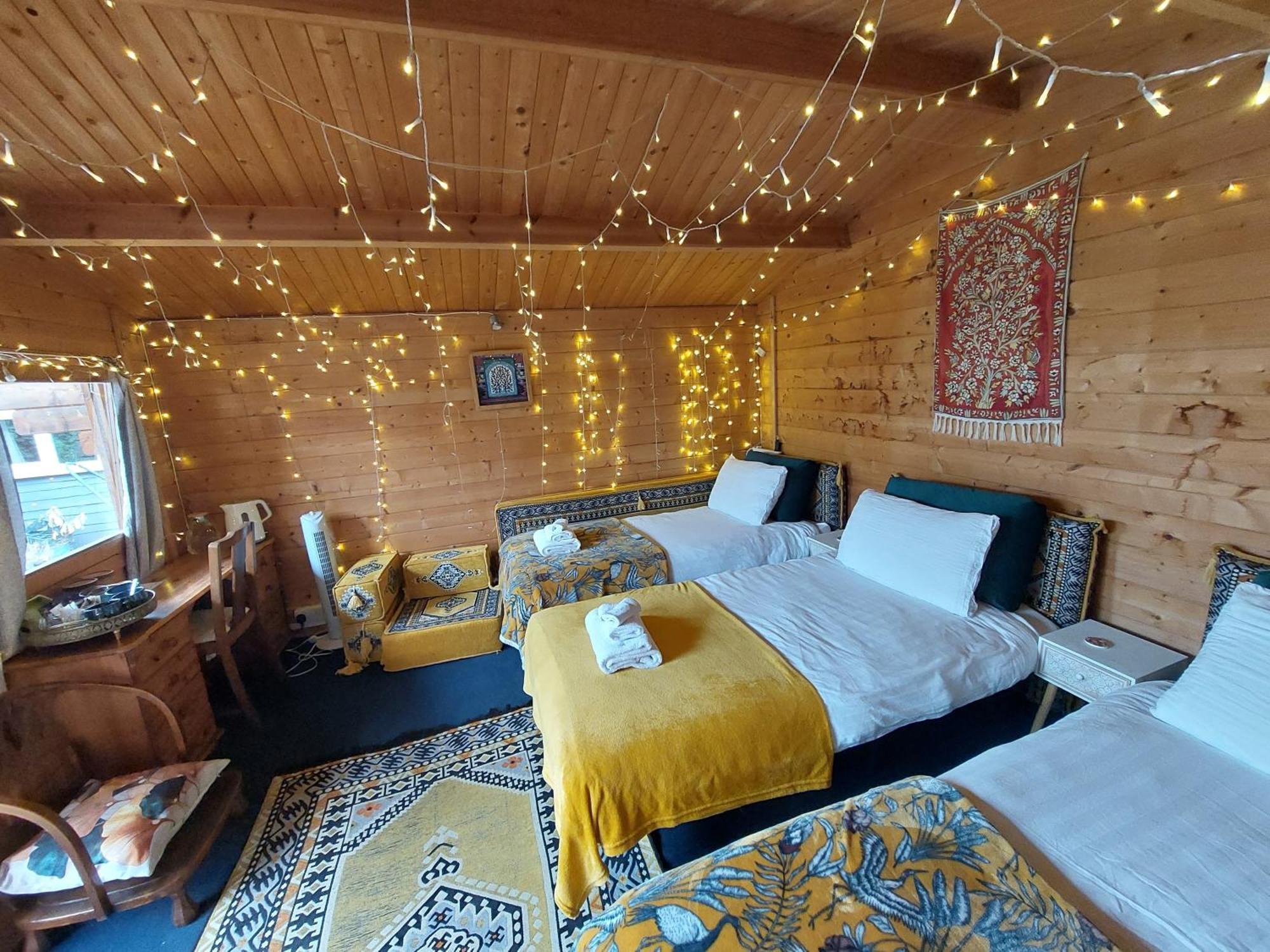 Bed and Breakfast Pilgrims Of The Goddess Гластонбери Экстерьер фото